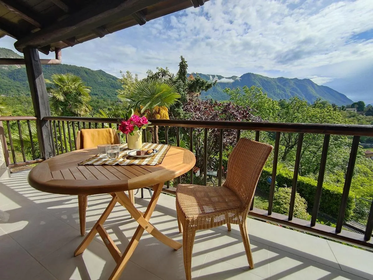 Feluca Porto Villa Porto Valtravaglia Italië